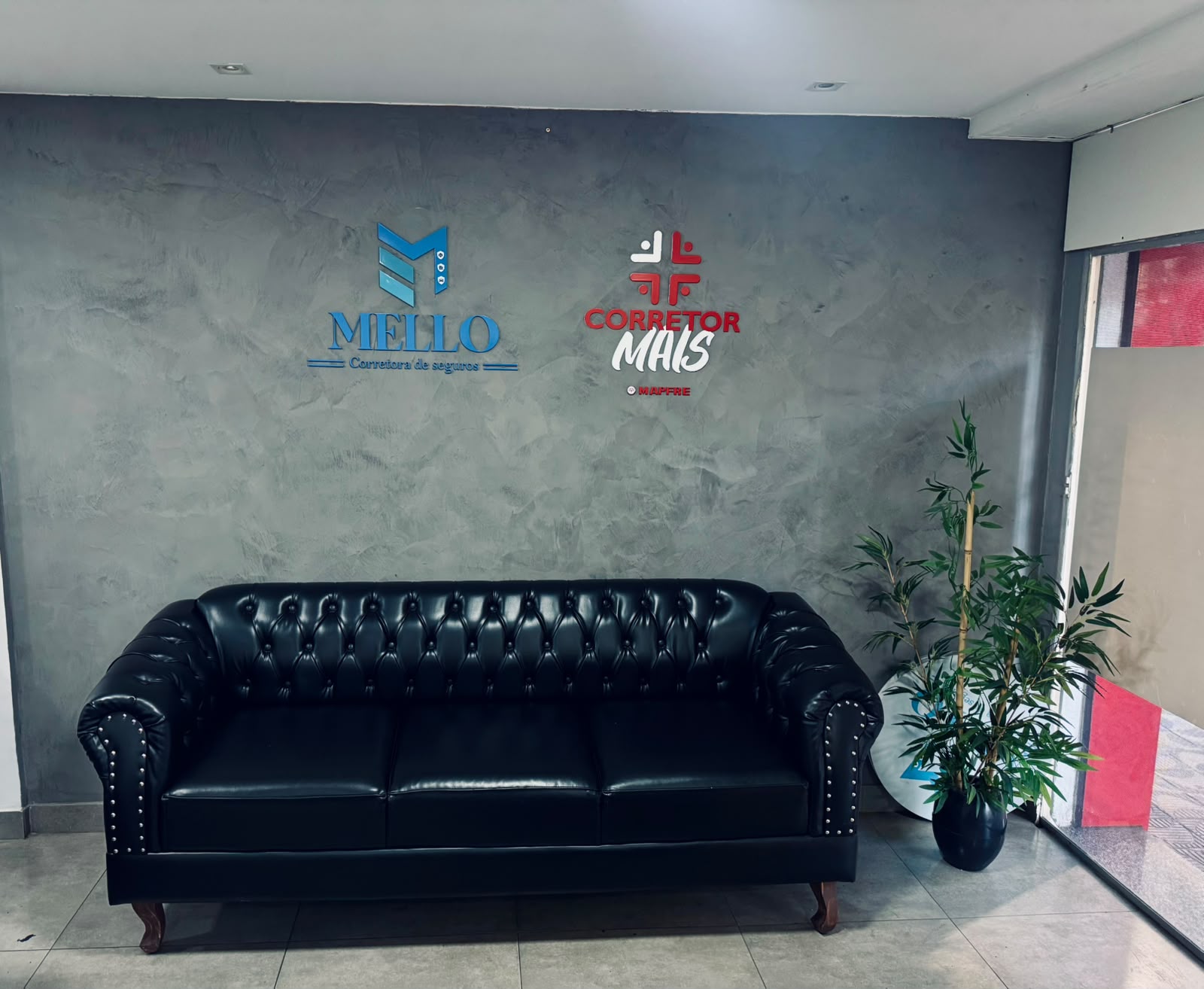 Interior da Mello Corretora - recepção